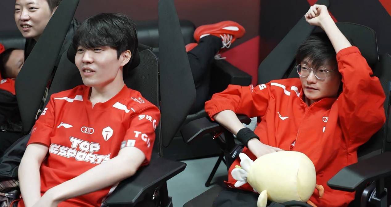 全场比赛结束，最终AC米兰2-2萨勒尼塔纳。